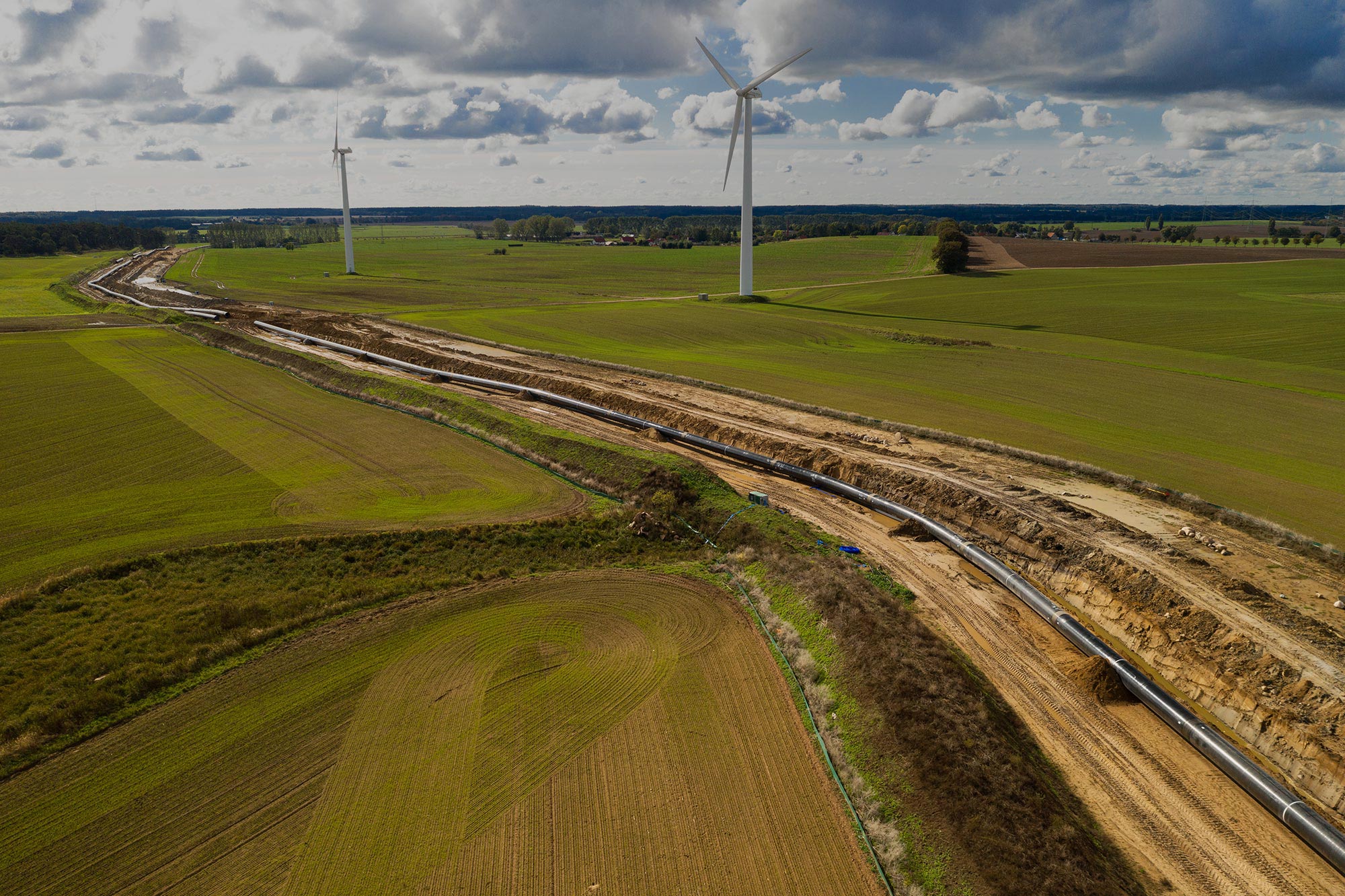 pipeline in windfarm field